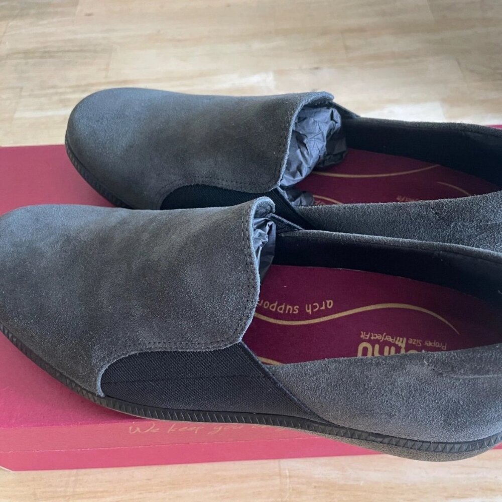 Munro Womens Loafer Slip On Clay Grey Suede 8.5 M Travel Casual NIB
